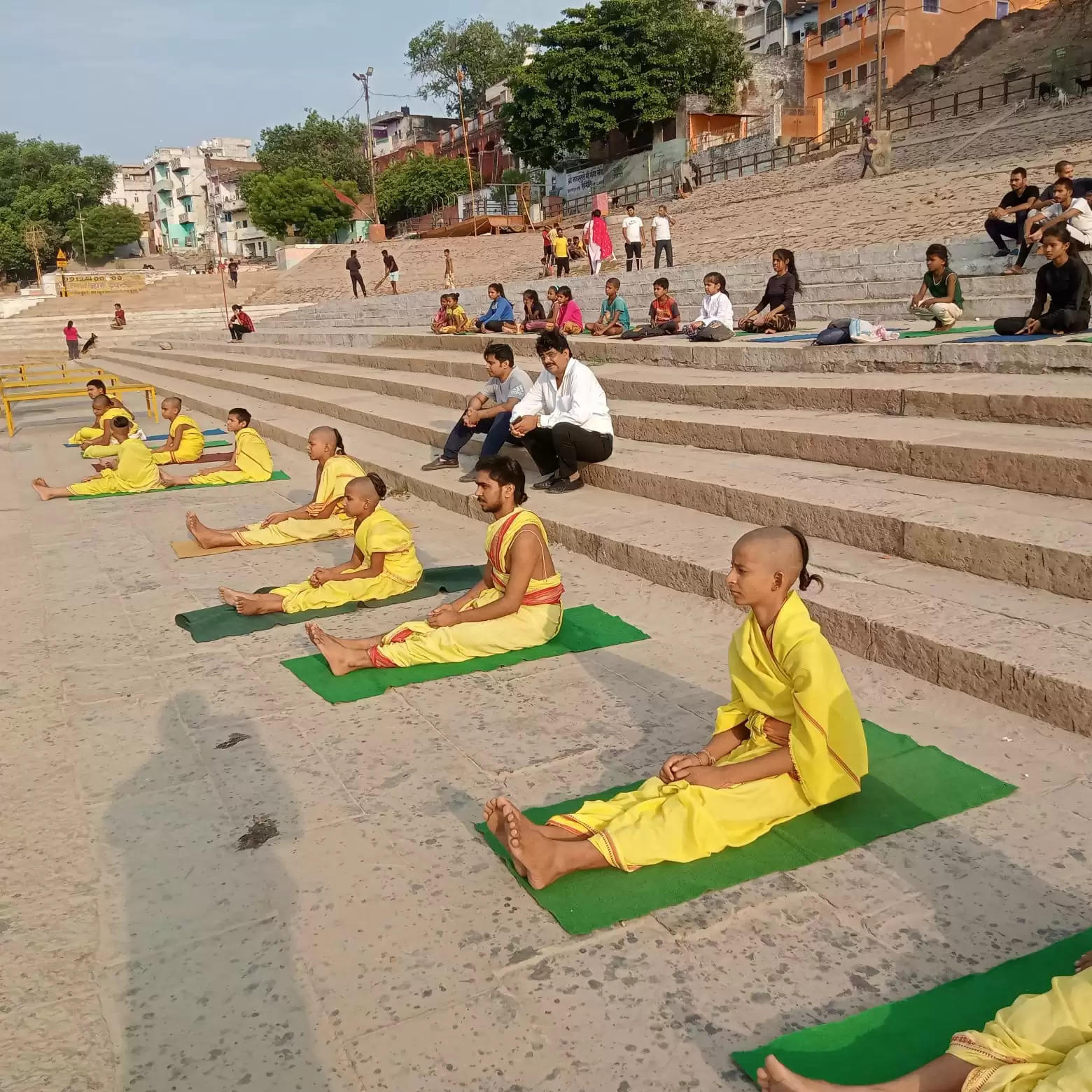 वाराणसी में अमृत योग सप्ताह के अंतर्गत शुक्रवार को 188028 लोगों ने विभिन्न स्थानों पर किया योगाभ्यास