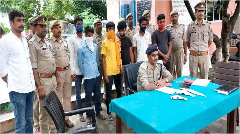 Varanasi News: डकैती व अपहरण की योजना बना रहे 6 अभियुक्तों को पुलिस नें किया गिरफ्तार, उनके पास से अवैध असलहा व चाकू बरामद