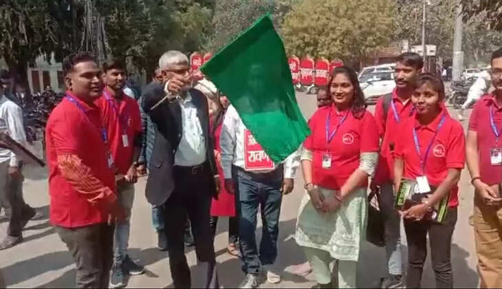 Varanasi news: वाराणसी में दौड़ा रावण पुलिस कमिश्नर वाराणसी ने हरी झंडी दिखाकर किया रवाना