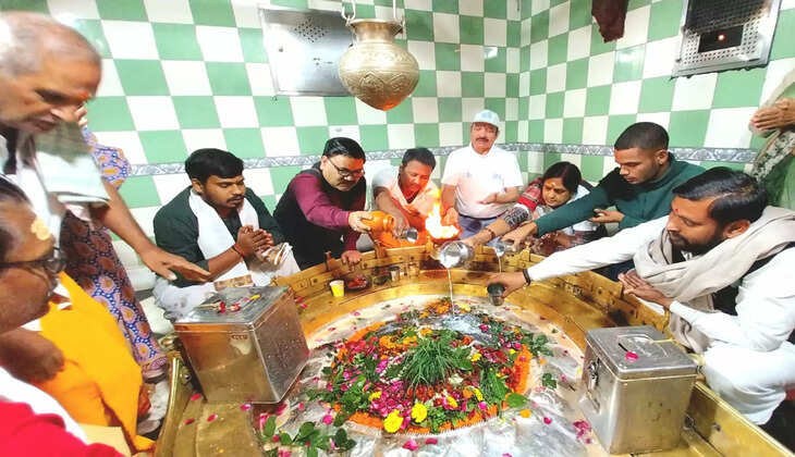 Varanasi News: ​​​​​​​समृद्धिशाली भारत की कामना से नमामि गंगे ने उतारी गौरी केदारेश्वर की आरती&nbsp;&nbsp;