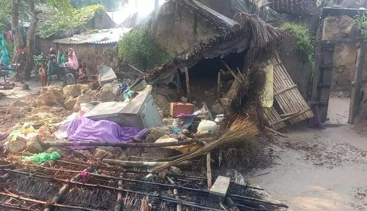 लगातार बारिश से केंद्रीय मंत्री के आदर्श गांव में गिरा मकान, पांच लोग गंभीर रूप से घायल