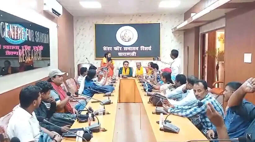 Varanasi News: नव कायाकल्पित कंदवा स्थित कर्मदेश्वर महादेव मंदिर का उद्घाटन