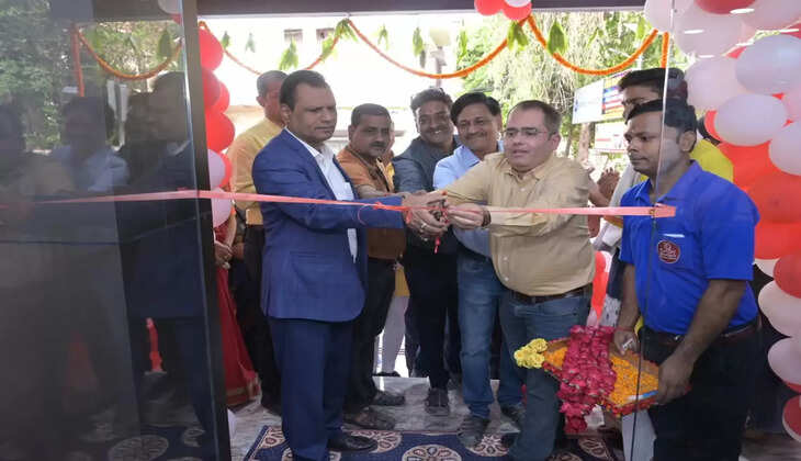 Varanasi News: मैसर्स रानी सती मार्केटिगं कम्पनी प्रा० लि० द्वारा अपनी इलेक्ट्रानिक्स शोरूम की श्रृखलां "रानी सती इलेक्ट्रानिक्स जोन के नवीनतम शोरूम का भव्य शुभारम्भ