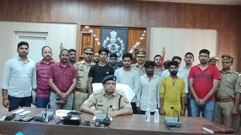 Ayodhya News: कारोबारी की हत्या के मामले का खुलासा एक बाल अपचारी समेत पांच गिरफ्तार,लूटा गया सामान बरामद