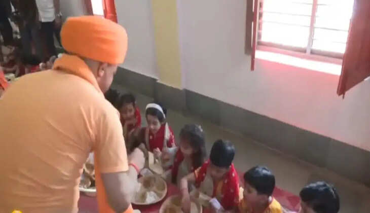 &nbsp;नवमी पर विधि-विधान से पूजन कर पखारे चरण, तिलक लगाकर लिया आशीर्वाद, मंदिर में श्रद्धा और भक्ति के बीच संपन्न हुआ धार्मिक अनुष्ठान