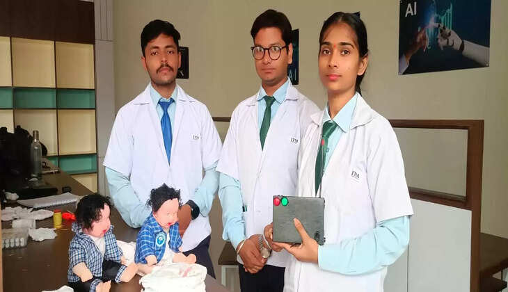Gorakhpur news: विश्व फार्मासिस्ट दिवस की पूर्व संध्या पर छात्र छात्राओं ने बनाया स्मार्ट मेडिकल डायपर