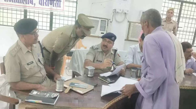 पुलिस अधीक्षक वाराणसी ग्रामीण ने संपूर्ण समाधान दिवस के अवसर पर सुनी जन समस्याएं