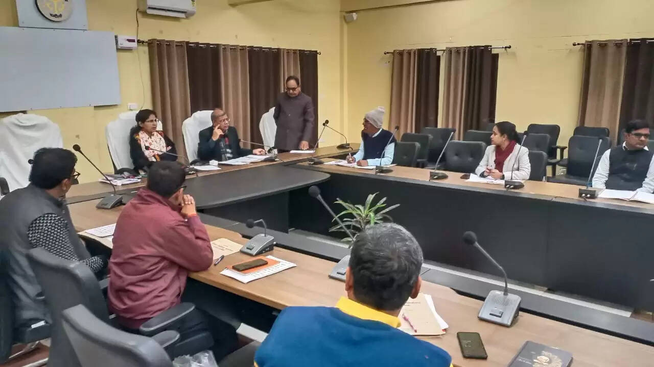 Chandauli News: चंदौली जिलाधिकारी ने कलेक्ट्रेट सभागार में की बैठक, 25 जनवरी को मनाया जायेगा राष्ट्रीय मतदाता दिवस