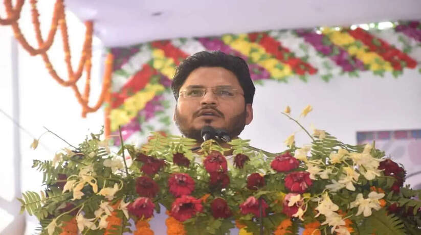 Madhubani News: मंत्री लेशी सिंह ने नव नियुक्त शिक्षक/शिक्षिकाओं को सौंपा औपबंधिक नियुक्ति पत्र