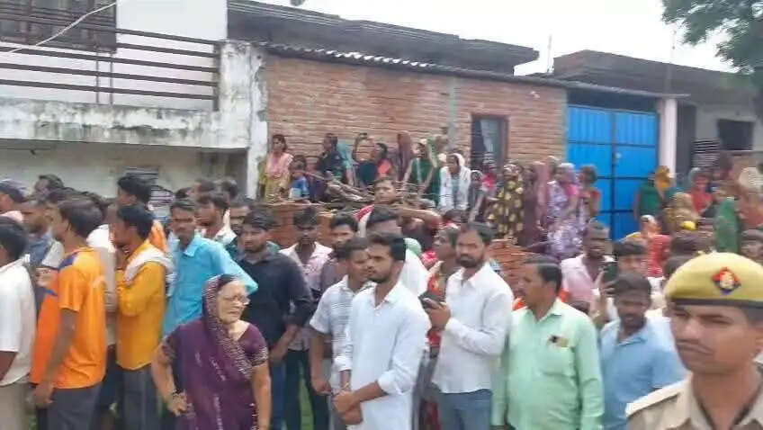 परिजनों के अनुसार, श्रेया उपाध्याय बीती 17 अगस्त को कॉलेज जाने के लिए घर से निकली थी, लेकिन देर शाम तक वापस नहीं लौटी। काफी खोजबीन और सगे-संबंधियों से पूछताछ के बाद भी जब उसका कहीं सुराग नहीं लगा, तो परेशान परिवार ने स्थानीय थाने में उसकी गुमशुदगी की शिकायत दर्ज कराई।&nbsp;