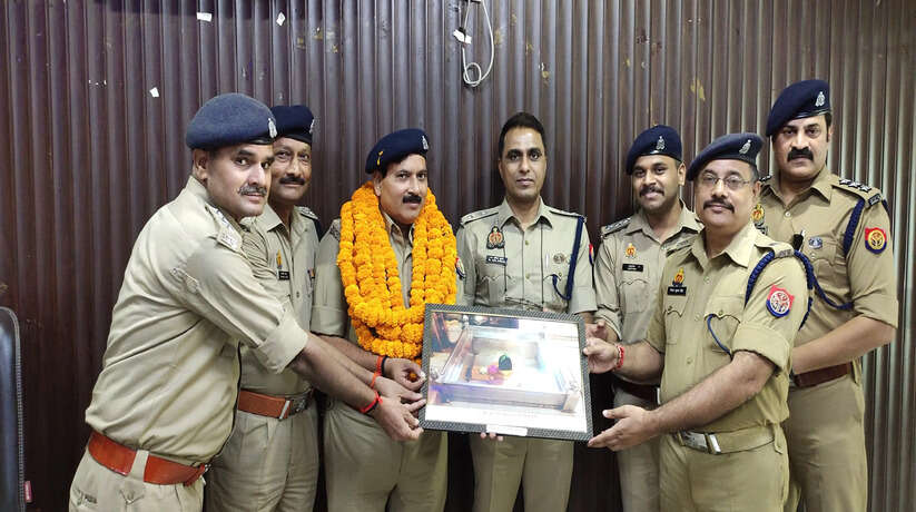 Chanduali News: क्षेत्राधिकारी मधुप कुमार सिंह की शानदार विदाई पुलिस लाईन चन्दौली में संपन्न, पुलिस महकमे के सभी आला अधिकारी रहे मौजूद