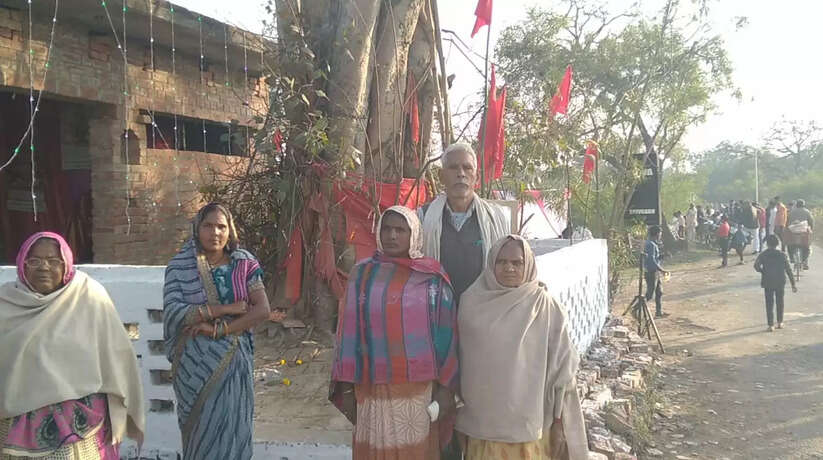 Raebareli News: रायबरेली में बड़े बाबा के स्थान पर श्री रामचरितमानस के समापन के बाद भव्य भंडारे का आयोजन