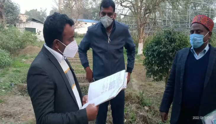 अयोध्या&nbsp;में डीएम ने कम्पनी गार्डन का किया निरीक्षण