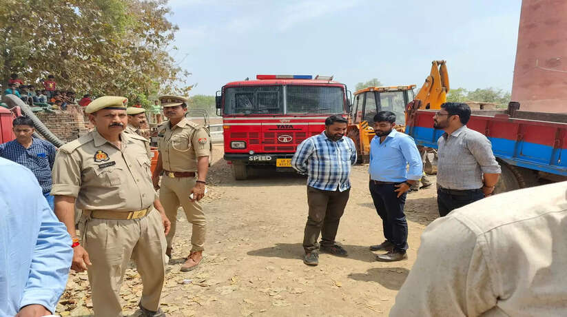 Chanduli News: प्रदूषण नियंत्रण बोर्ड ने नौबतपुर तहसील चन्दौली को भट्टा में पानी डलवाकर सीज़ किया गया