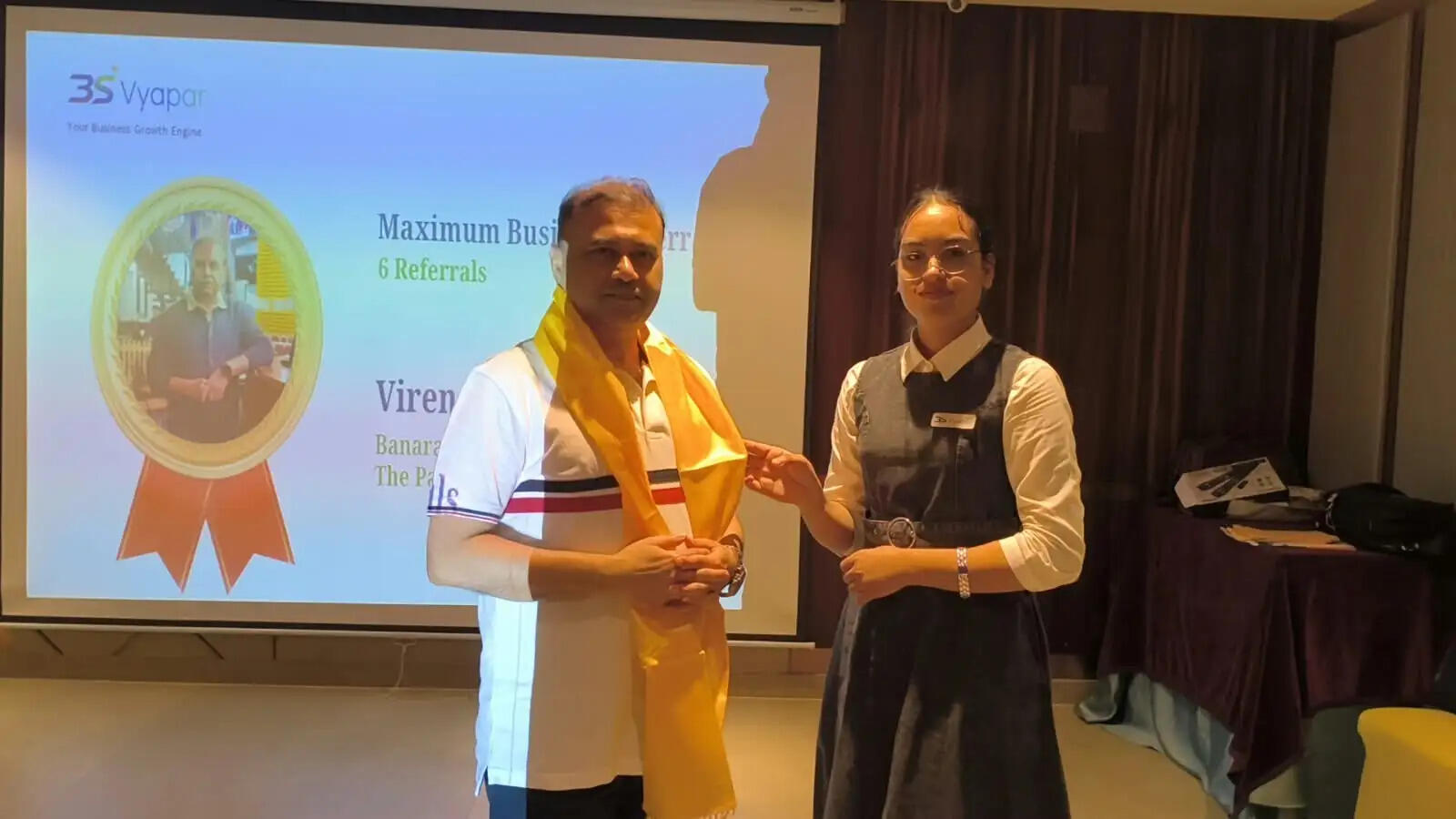 वहीं Maximum Business Referrals के लिए श्री वीरेंद्र अग्रवाल को सम्मानित किया गया। उन्होंने कुल 6 Business Referrals दिए। वह The Panaya नाम से Banarasi Saree Manufacturing Business संचालित करते हैं।
