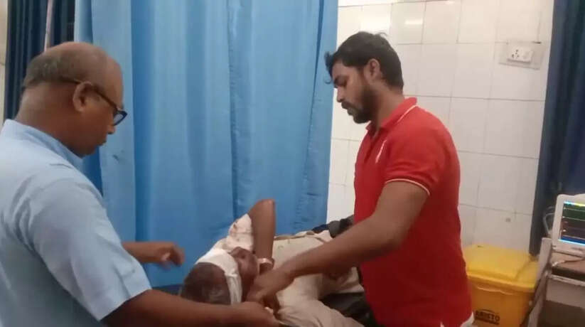 Chandauli News: फुटिया समीप मनबढ़ दुकानदार व उसके साथियों ने बुजुर्ग ग्राहक को पीटा, पीड़ित ने कोतवाली में दी तहरीर