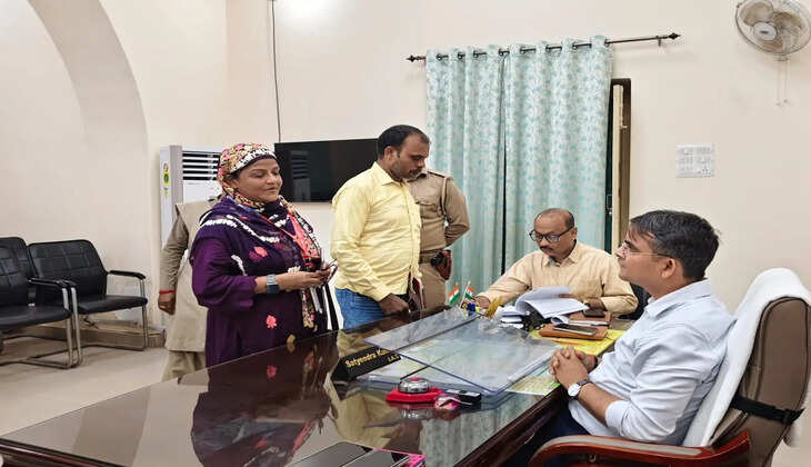 शिकायतों के निस्तारण में न हो देरी, डीएम सत्येन्द्र कुमार ने अधिकारियों को दिए निर्देश