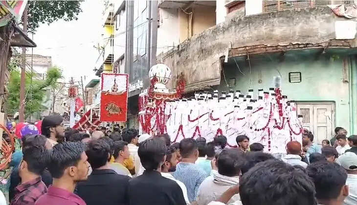 Mirzapur News: चेहल्लुम पर अकीदत का सैलाब, शहरभर से निकले ताज़िया जुलूस, कर्बला में सुपुर्द-ए-खाक हुए ताज़िए