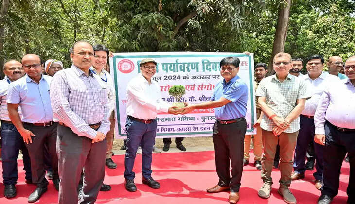 Varanasi News: विश्&zwj;व पर्यावरण दिवस-2024 के अवसर पर बनारस रेल इंजन कारखाना में बृहद पौधारोपण
