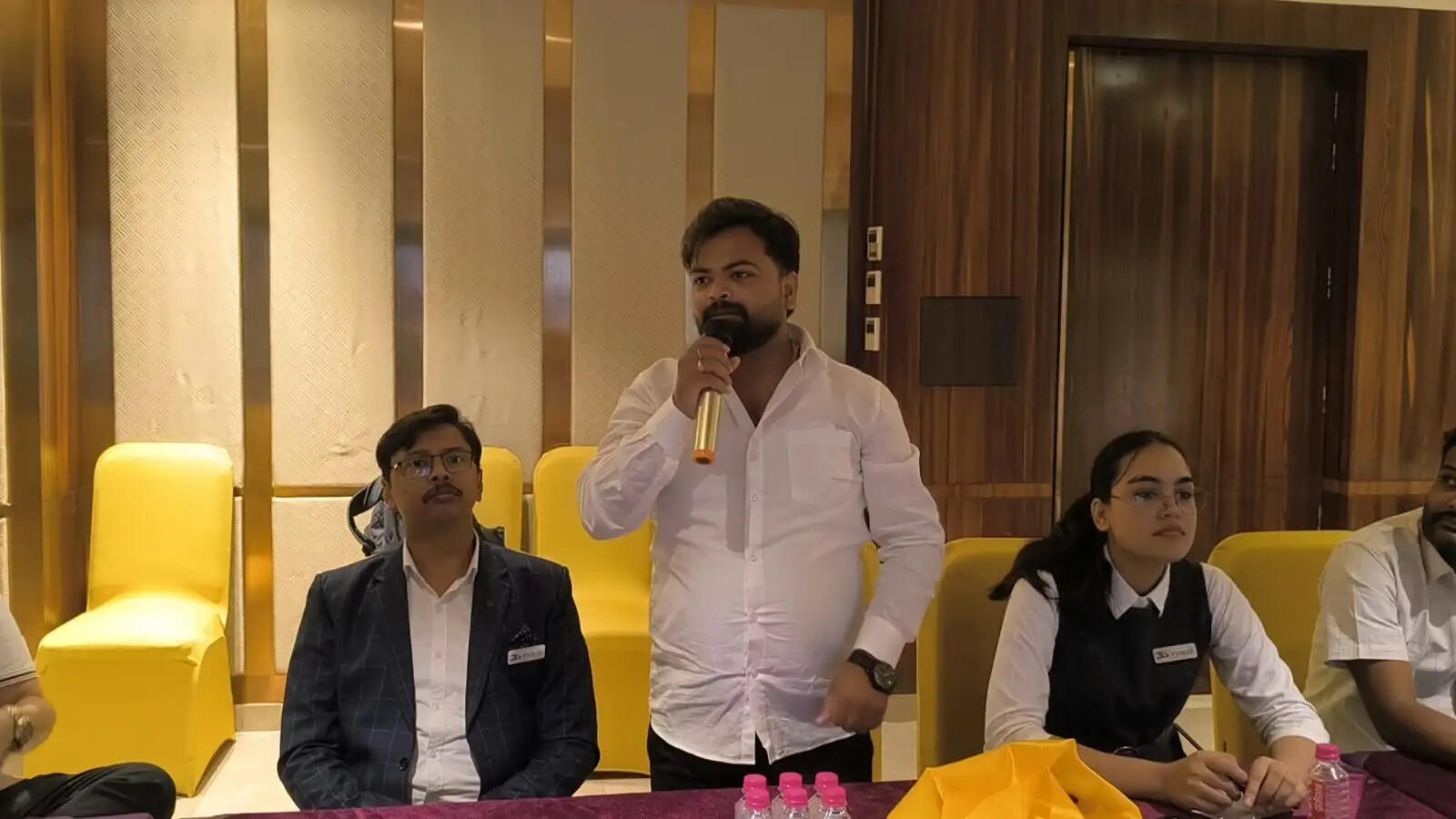 कार्यक्रम में Guest Speaker के रूप में श्री भावेश सेठ, Member, PDUNIPPD, Ministry of Social Justice and Empowerment, Government of India उपस्थित रहे। 3S Vyapar Chapter Kashi की ओर से उनका स्वागत और सम्मान किया गया।