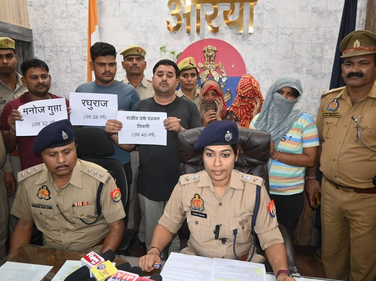 Auraiya Sex Racket लॉज में चल रहे सेक्स रैकेट का पुलिस ने किया भंडाफोड़ 3 महिलाओं समेत छह गिरफ्तार 0821